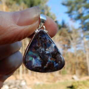 Bldr Opal Triangle Pend
