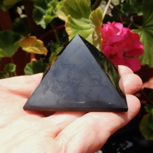Shungite Pyramid4